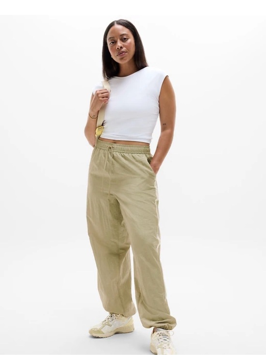 Athleta Pants - NWT Athleta Daybreak Mid Rise Parachute Jogger